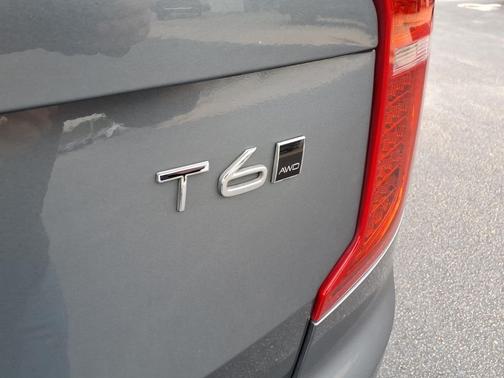 2019 Volvo XC90 T6 Momentum