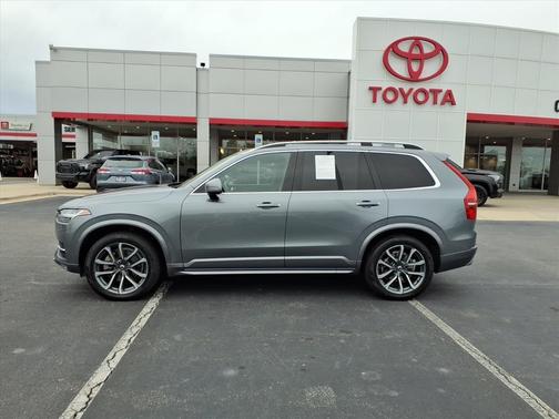 2019 Volvo XC90 T6 Momentum