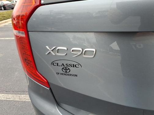 2019 Volvo XC90 T6 Momentum