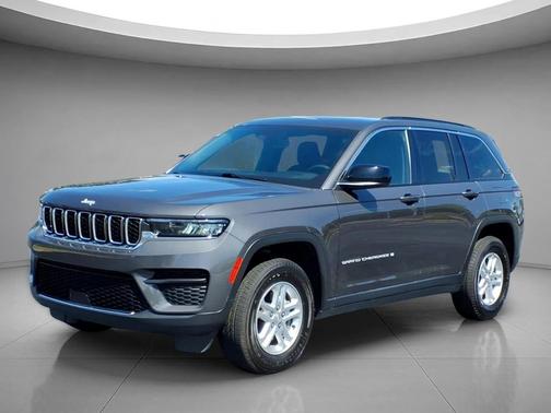 Baltic Gray Metallic Clearcoat 2024 Jeep Grand Cherokee Laredo