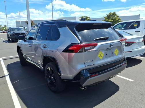 2021 Toyota RAV4 Hybrid SE
