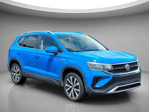 Cornflower Blue 2022 Volkswagen Taos 1.5T SE