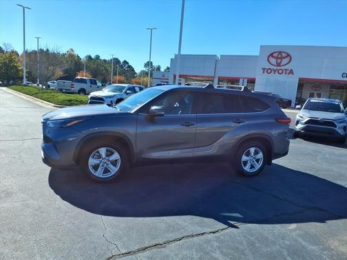 2023 Toyota Highlander LE