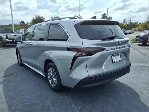 2024 Toyota Sienna XLE