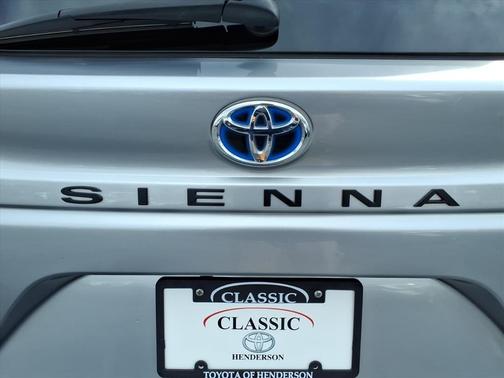 2024 Toyota Sienna XLE