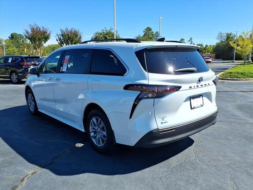 2025 Toyota Sienna XLE