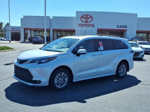 2025 Toyota Sienna XLE