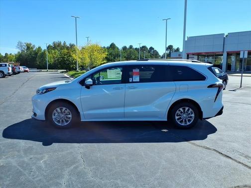 2025 Toyota Sienna XLE