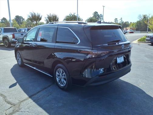 2025 Toyota Sienna XLE
