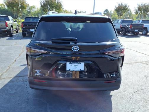 2025 Toyota Sienna XLE