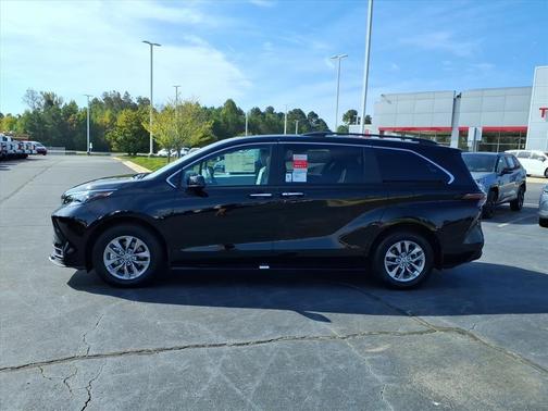 2025 Toyota Sienna XLE