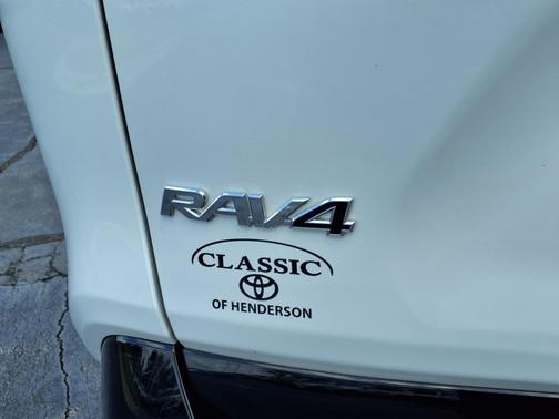 2023 Toyota RAV4 Hybrid SE