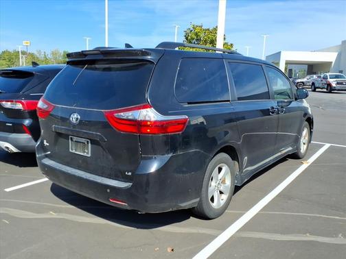 2020 Toyota Sienna LE