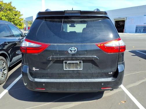 2020 Toyota Sienna LE