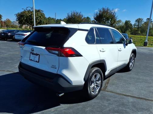 2022 Toyota RAV4 Hybrid XLE