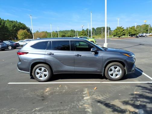 2022 Toyota Highlander Hybrid LE