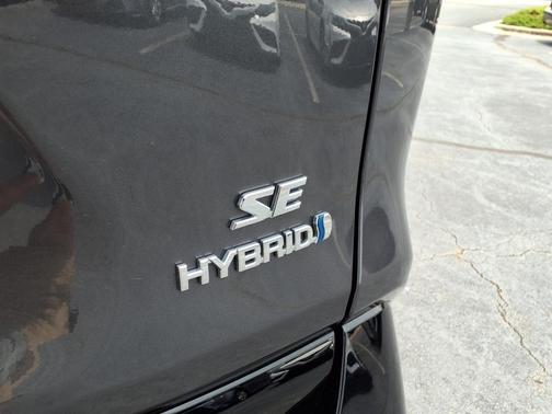 2024 Toyota RAV4 Hybrid SE