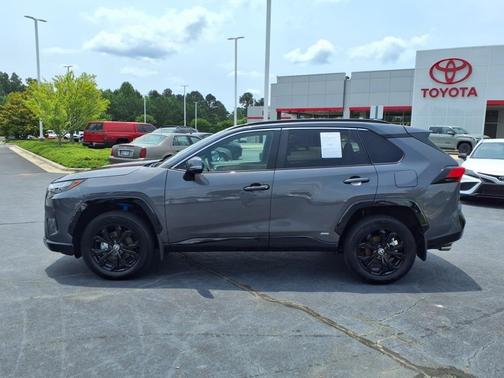 2024 Toyota RAV4 Hybrid SE