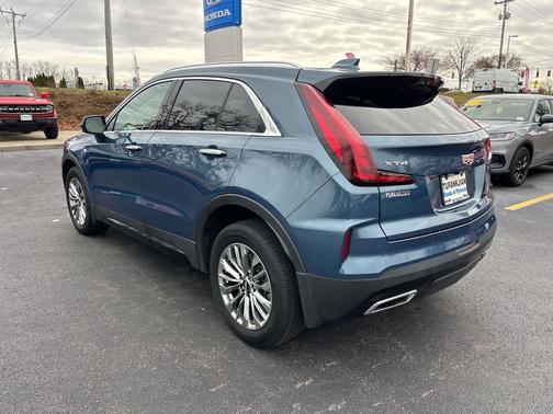 2024 Cadillac XT4 Premium Luxury