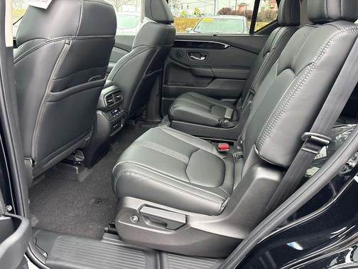 2025 Honda Pilot Touring 8-Passenger