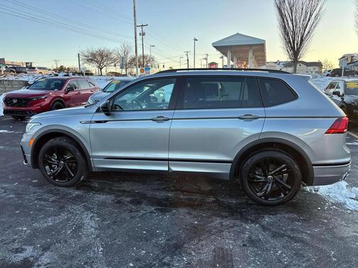 2023 Volkswagen Tiguan 2.0T SE R-Line Black 4MOTION