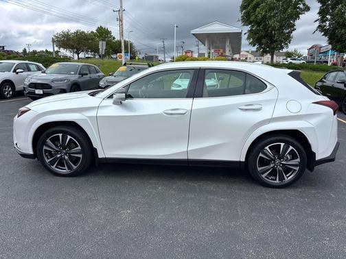 Eminent White Pearl 2024 Lexus UX 250h Base