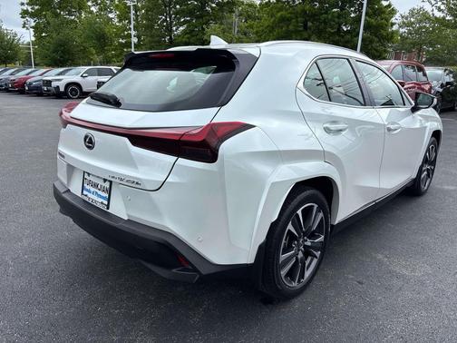Eminent White Pearl 2024 Lexus UX 250h Base
