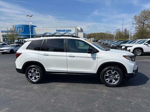 Platinum White Pearl 2023 Honda Passport AWD TrailSport