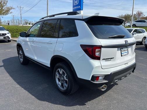 Platinum White Pearl 2023 Honda Passport AWD TrailSport