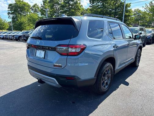 Sonic Gray Pearl 2025 Honda Pilot TrailSport