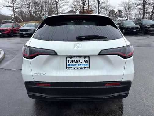 Platinum White Pearl 2026 Honda HR-V LX