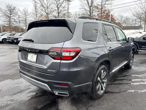 2024 Honda Pilot Touring 8-Passenger