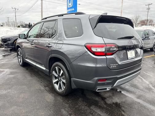 2024 Honda Pilot Touring 8-Passenger