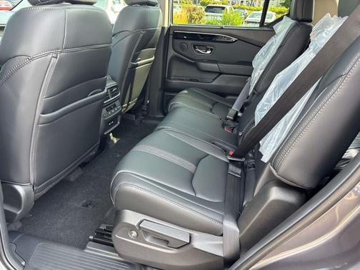 2025 Honda Pilot Touring 8-Passenger