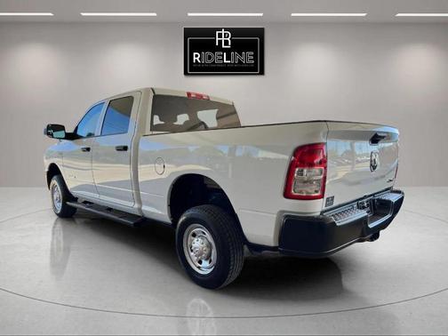2022 RAM 2500 Tradesman Crew Cab 4x4 6'4' Box