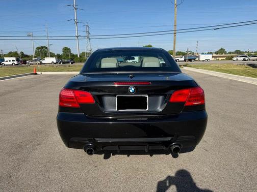 2011 BMW 335 335is Convertible 2D