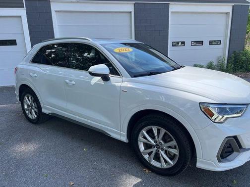 Glacier White Metallic 2022 Audi Q3 45 S line Premium