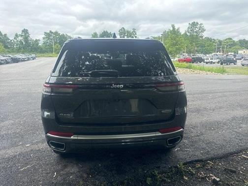 2022 Jeep Grand Cherokee Summit