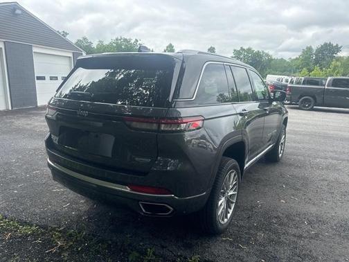 2022 Jeep Grand Cherokee Summit
