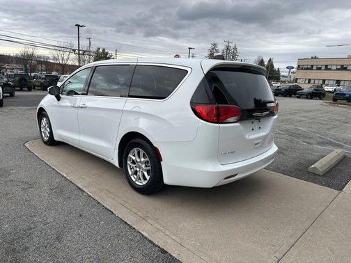 Bright White Clearcoat 2023 Chrysler Voyager LX