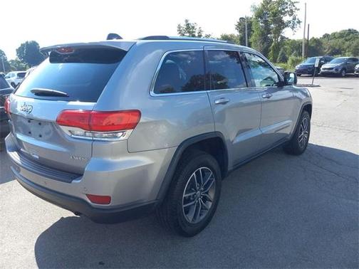 Photo 4 of 31 of 2018 Jeep Grand Cherokee Laredo