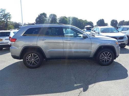 Photo 5 of 31 of 2018 Jeep Grand Cherokee Laredo