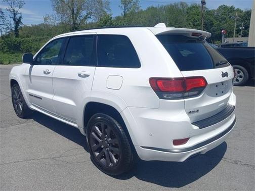 Photo 2 of 33 of 2018 Jeep Grand Cherokee High Altitude