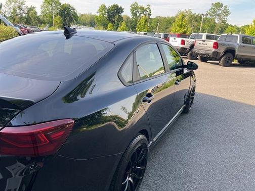Aurora Black Pearl 2021 Kia Forte GT