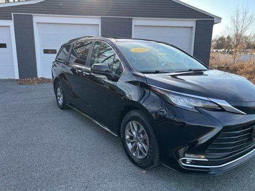 2023 Toyota Sienna XLE