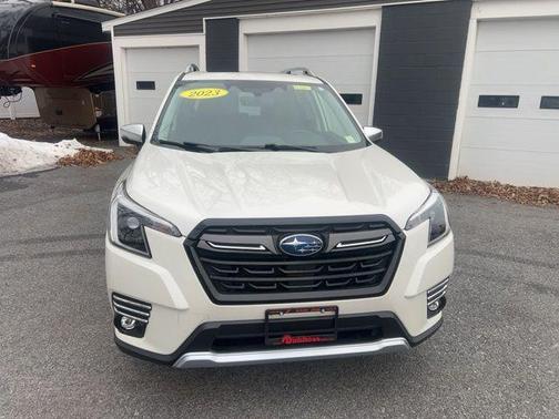 Crystal White Pearl 2023 Subaru Forester 2.5i Touring