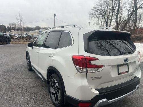 Crystal White Pearl 2023 Subaru Forester 2.5i Touring