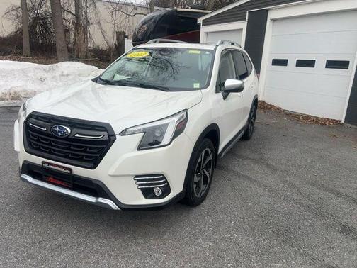 Crystal White Pearl 2023 Subaru Forester 2.5i Touring