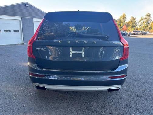 2020 Volvo XC90 T6 Momentum 7 Passenger