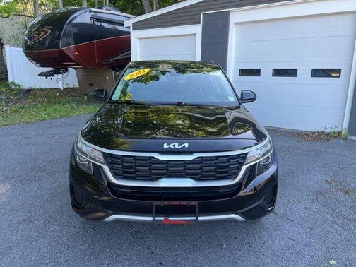 Cherry Black 2023 Kia Seltos LX